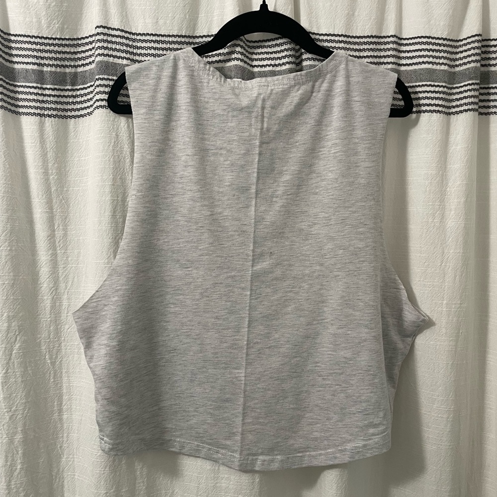 PRICE ⬇️ Cropped RUN Muscle Tank - Picture 4 of 4